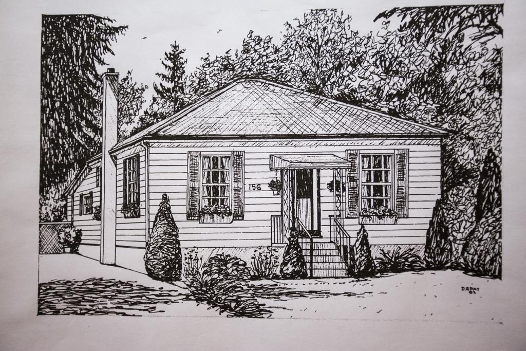 Niagara Heritage Cottage In A Forest Exterior photo